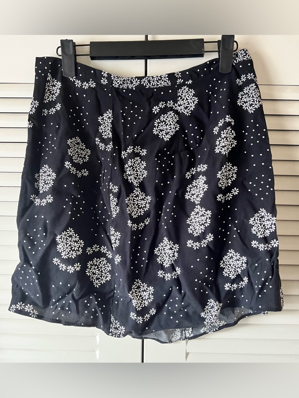 NWOT / Top Shop / floral skirt / black and white/  medium